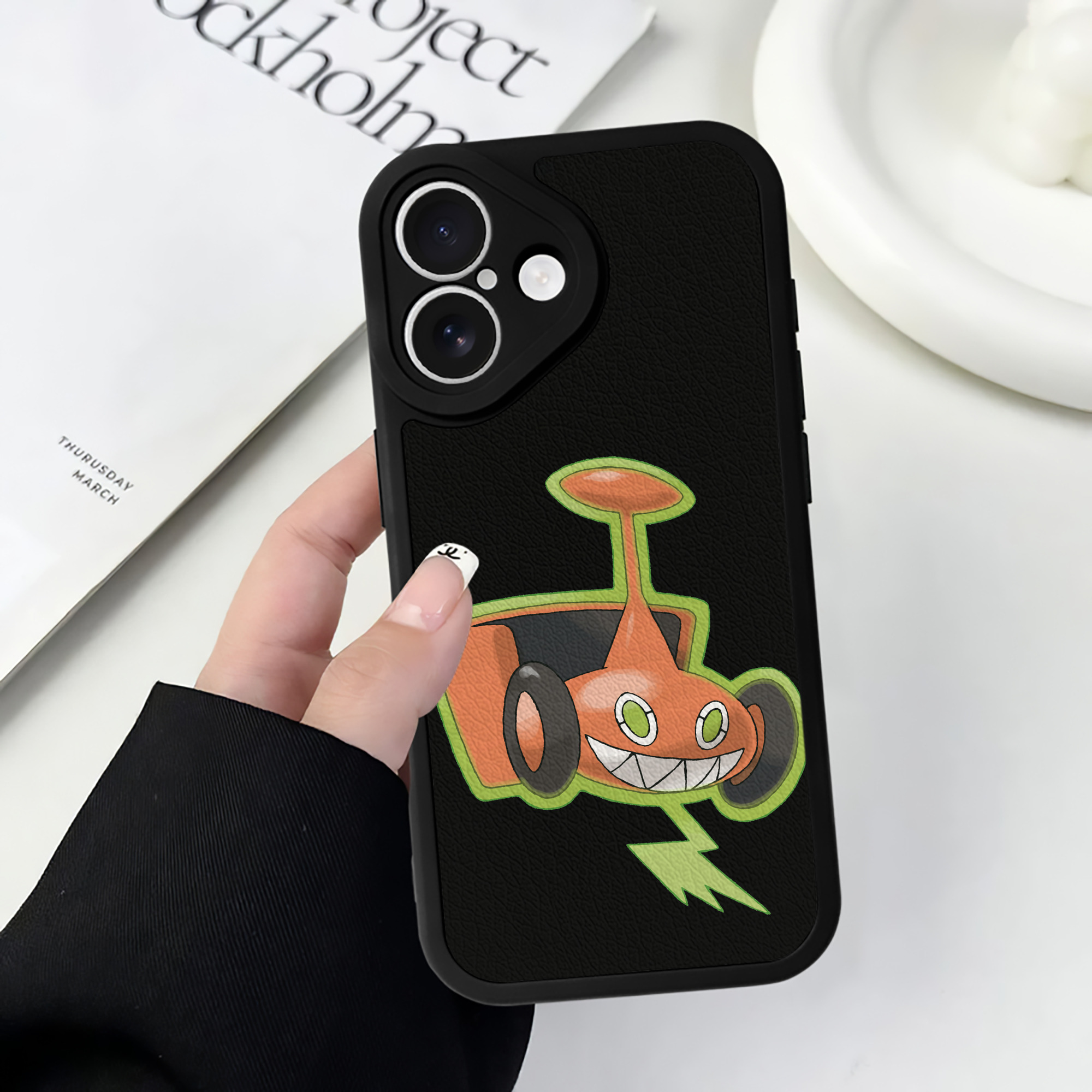 （画像用） ポケットモンスター Pokémon 【iPhone 16シリーズ対応】シリコンスマホケース（レザー調） 材質：シリコン